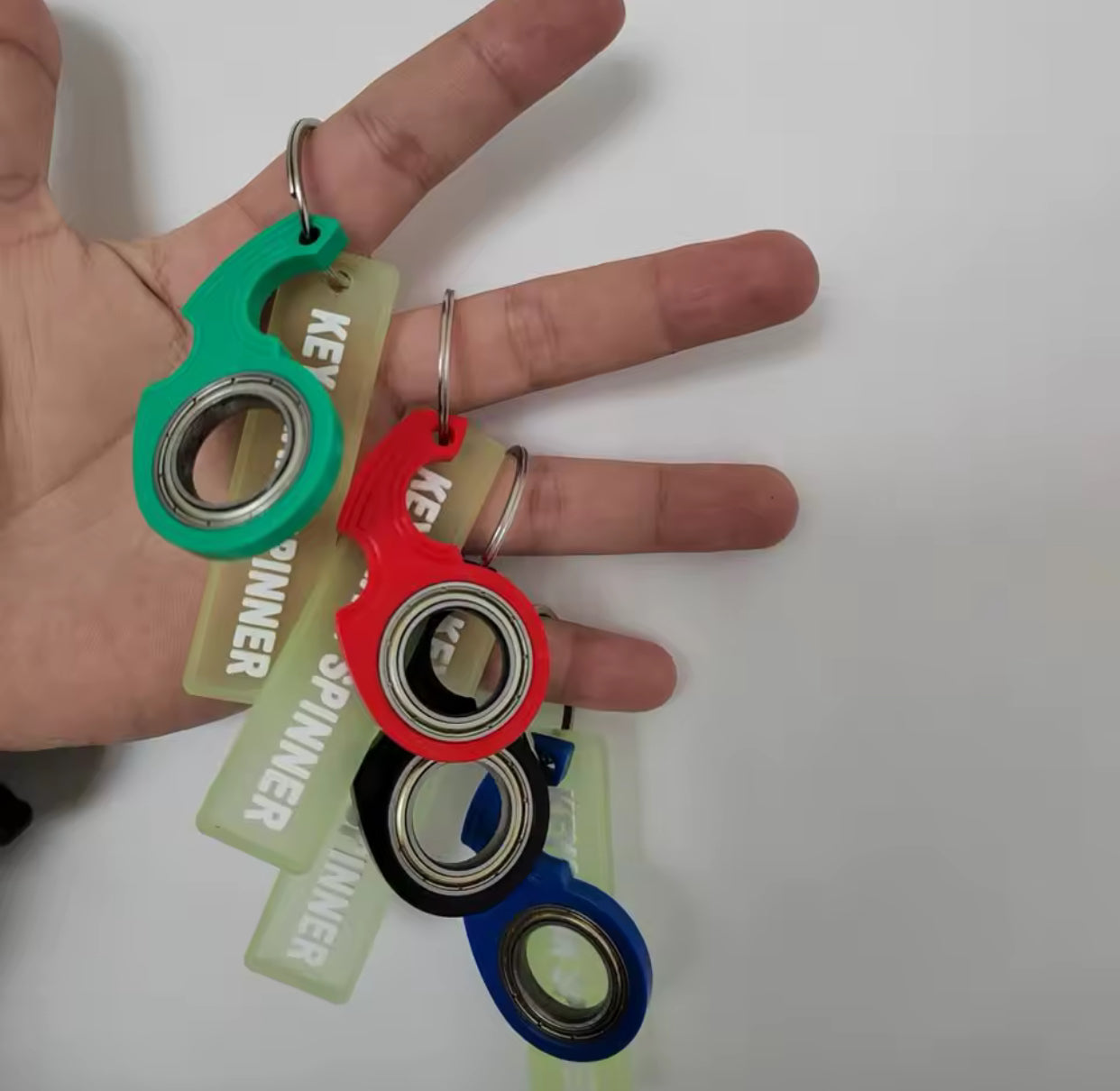 1PC 2024 Hot Sale Karambit Spinner Finger Swivel Claw Knife Keychain High Quality Metal Grain Texture Fidget Spinner Metal Keych